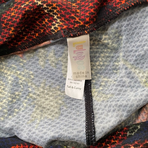 LuLaRoe Red Poppy Cross Stitch like Pattern Leggings - Picture 2 of 5